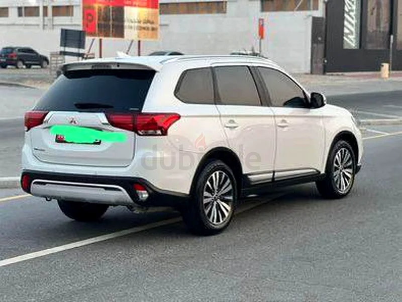 2020 GCC 7-seater Mitsubishi Outlander – Excellent condition and family SUV at a great price.63398581002115111