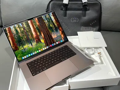 MacBook Pro 16 inches M1 PRO 512 SSD 32 GB RAM - Slightly Used