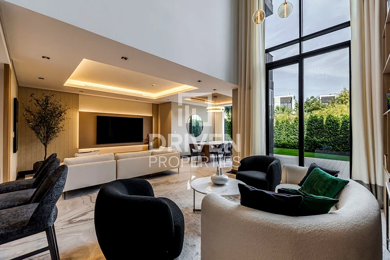 Luxurious | Fully Furnished | Upgraded Villa63929101864450112