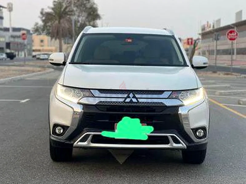 2020 GCC 7-seater Mitsubishi Outlander – Excellent condition and family SUV at a great price.63398581002115112