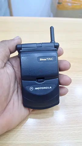 Iconic Motorola StarTAC Classic Mobile Phone - Vintage Charm!