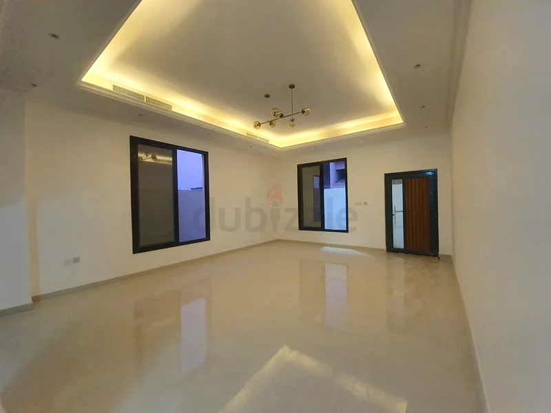 إيجار عاجل 5 غرف نوم رئيسية | فيلا واسعة | مباشرة من المالك | تكييف مركزي63720142097666112