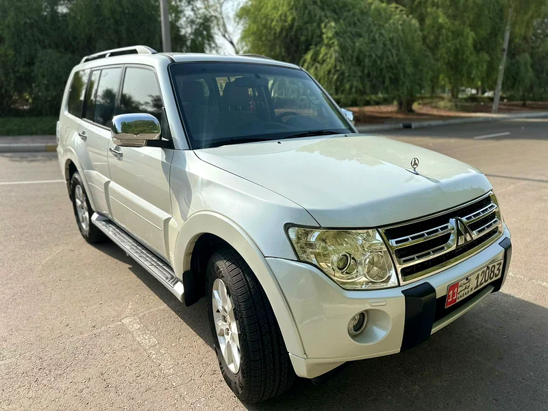 MITSUBISHI PAJERO 2011 GCC FULL OPTION LOW MILEAGE EXCELLENT CONDITIONS63398585733507111