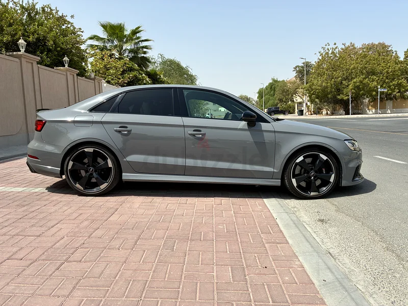 Audi Rs3, No accident , Original paint , low mileage63398610934785112