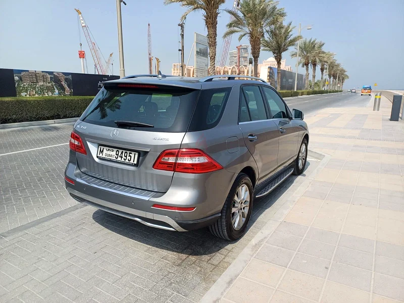 Exceptional Specifications Mercedes Benz ML350 (2014 Model)  
Grey Color, GCC Specifications, Fully Loaded, Soft Close63403707066369114