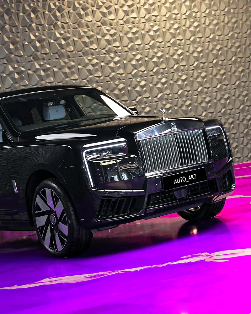 ROLLS-ROYCE CULLINAN SILVER BADGE - 2020 - EUROPE63398529813505111