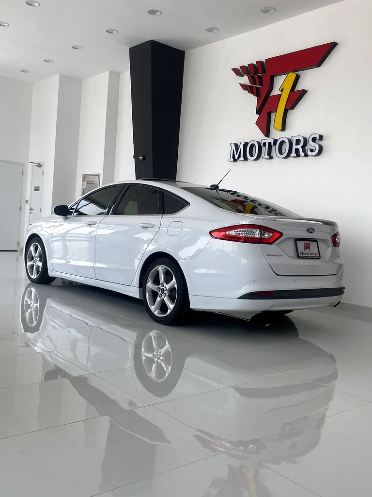 Ford Fusion SE with sunroof, full steering wheel controls, speed limiter, rearview camera. Electric mirrors63406543269121111
