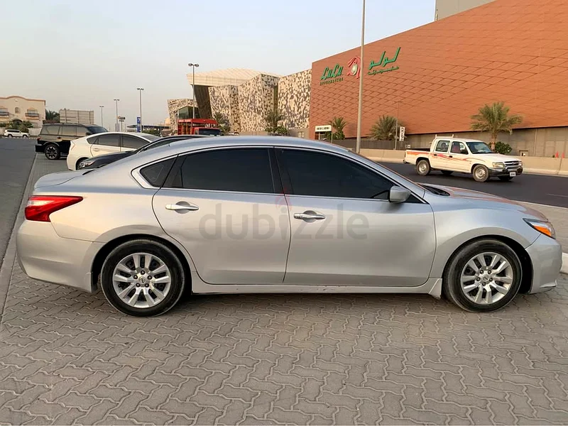Nissan Altima 2017 model (Price negitiable)63399968538242112