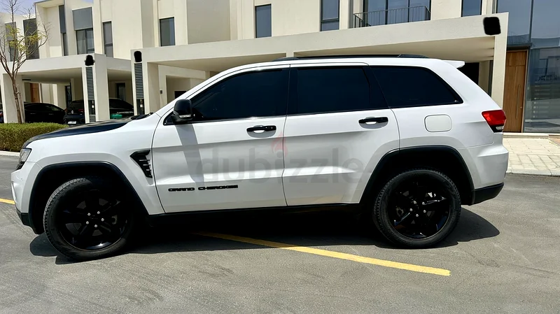 Jeep Grand Cherokee Limited – Apple CarPlay, GCC, Gloss Black Upgrade, Excellent Condition63398607459843113