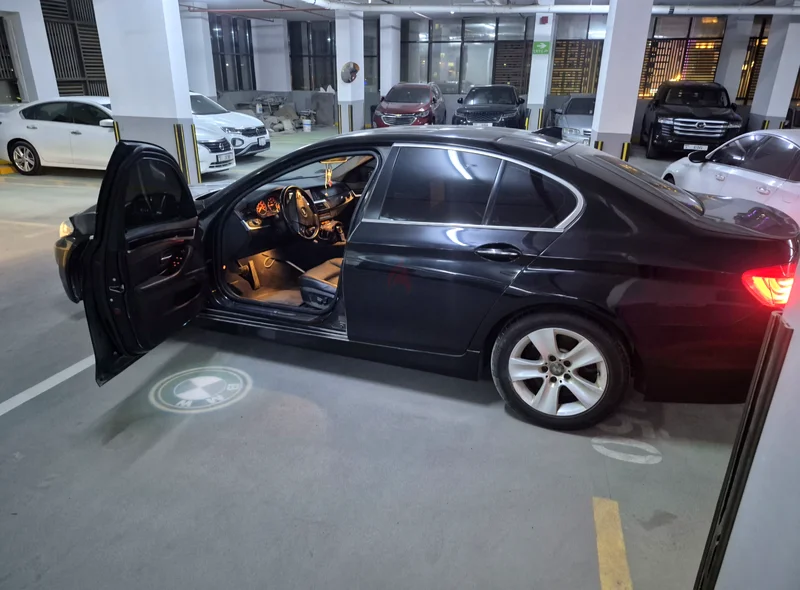 BMW 528i excellent condition63405489217153113