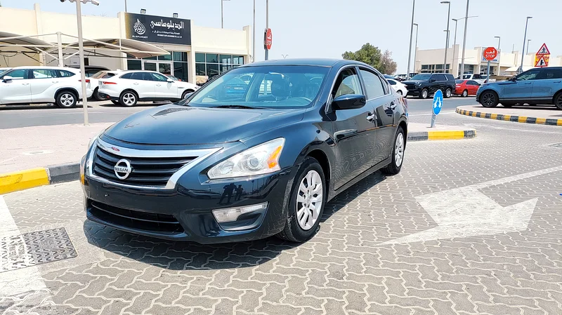 NISSAN ALTIMA 2013 USA  
SPACE VERY CLEAN  
CAR IN GOOD CONDITION  
RUNS AND DRIVES PERFECTLY63399969137282111