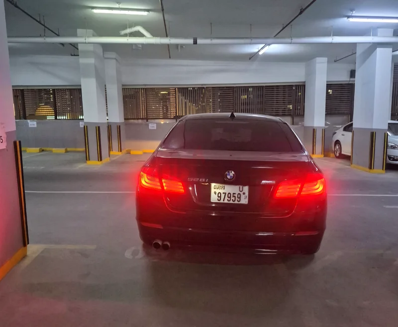 BMW 528i excellent condition63405489217153111