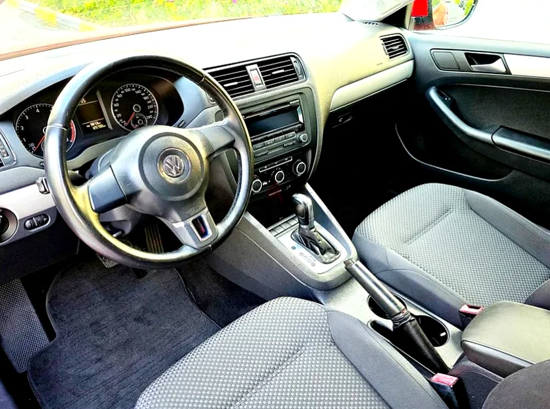 Volkswagen Jetta 2015 | 2.0L - 4 Cylinder | 228,000 Kms | 2 Keys63398576589953112