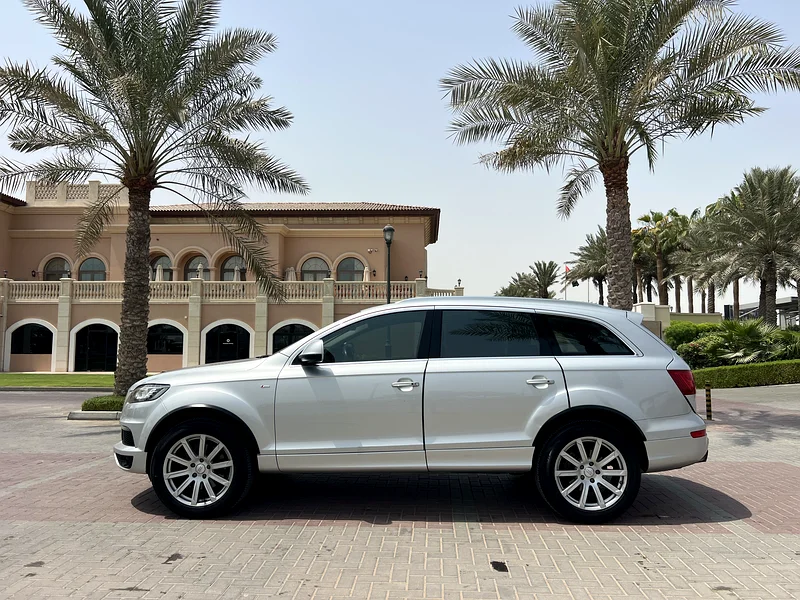 GCC SPECS AUDI Q7 S-LINE63398614954754111