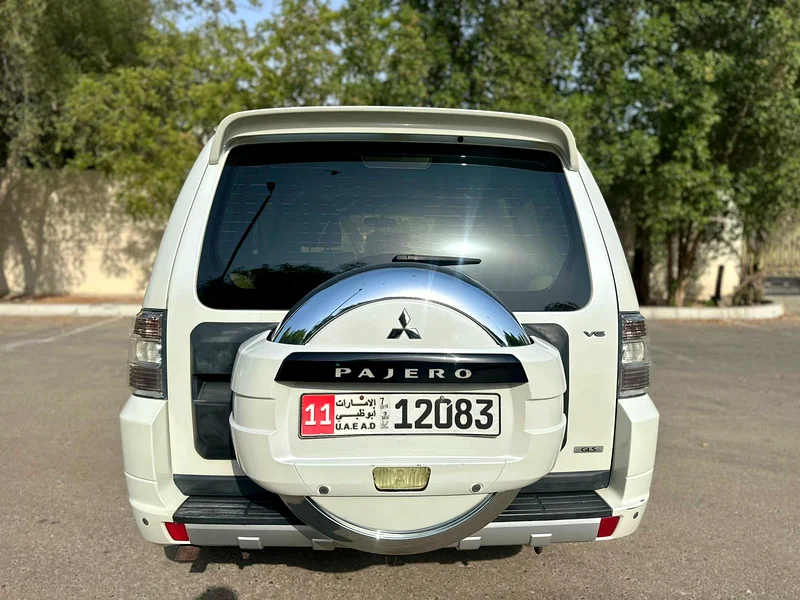 MITSUBISHI PAJERO 2011 GCC FULL OPTION LOW MILEAGE EXCELLENT CONDITIONS63398585733507114