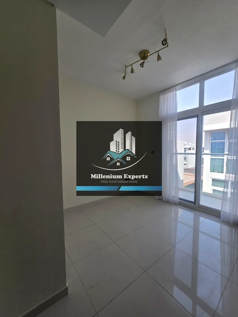 شقة فاخرة واسعة مكونة من 3 غرف نوم - للإيجار - جاهزة للسكن - الوحدة المتوسطة.63403902500353113