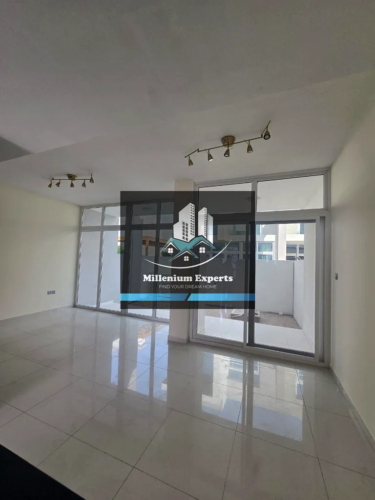 شقة فاخرة واسعة مكونة من 3 غرف نوم - للإيجار - جاهزة للسكن - الوحدة المتوسطة.63403902500353112