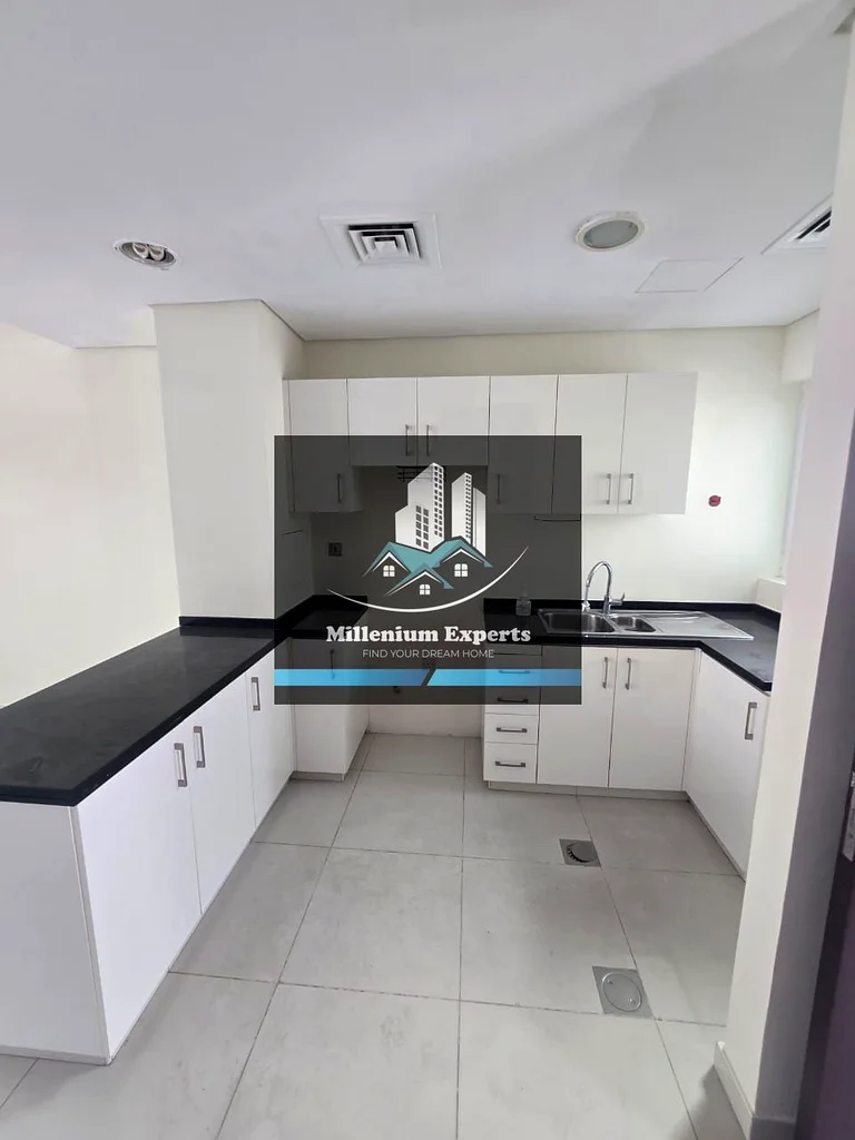 شقة فاخرة واسعة مكونة من 3 غرف نوم - للإيجار - جاهزة للسكن - الوحدة المتوسطة.63403902500353111