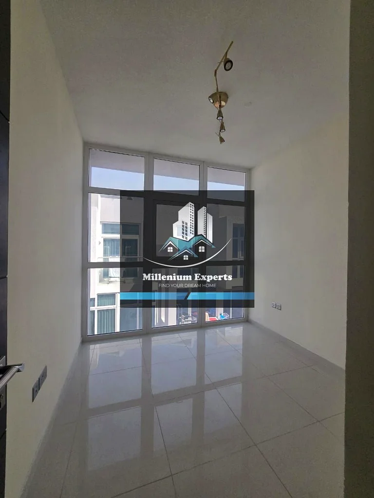 شقة فاخرة واسعة مكونة من 3 غرف نوم - للإيجار - جاهزة للسكن - الوحدة المتوسطة.63403902500353114