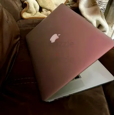 Apple MacBook in Great Condition i7