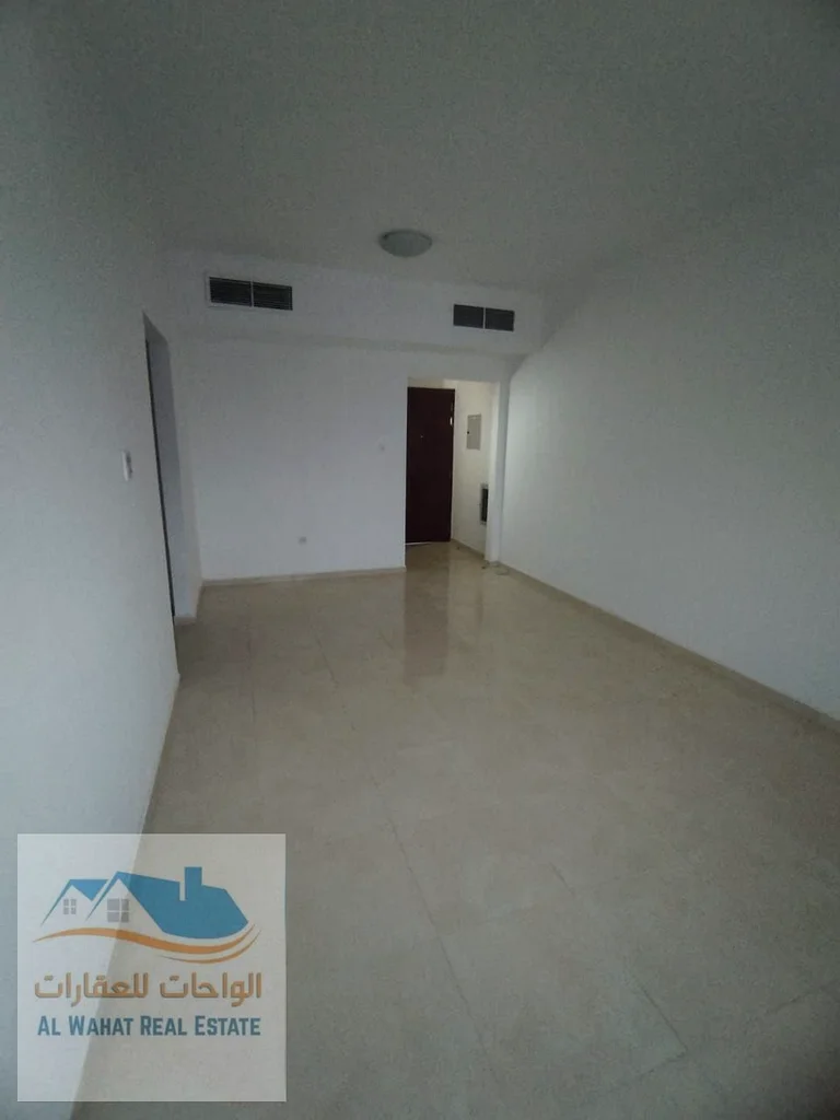 🏢 **شقة مكونة من غرفتين نوم للإيجار السنوي - عجمان، الجرف 2** 📍 **الموقع:** الجرف 2، قريبة من المدارس والمستشفيات والمولات، مع سهولة الوصول إلى63714729692547110