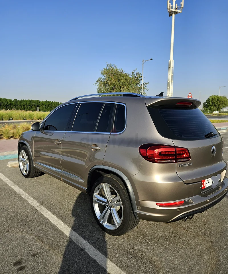 Volkswagen Tiguan R Line with Low Mileage63398576271105114