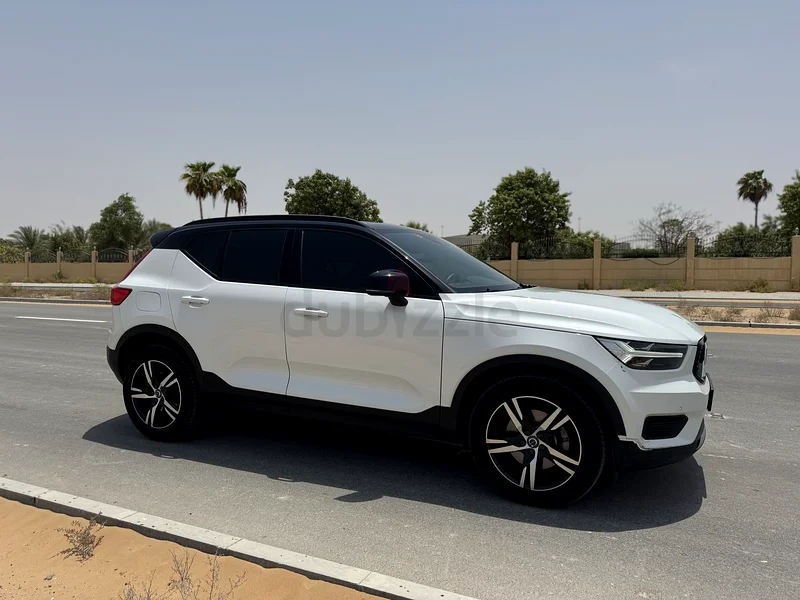 Volvo XC40 T4 – 2022 – Panoramic Roof – Low Mileage – AED 139,00063407356382978115
