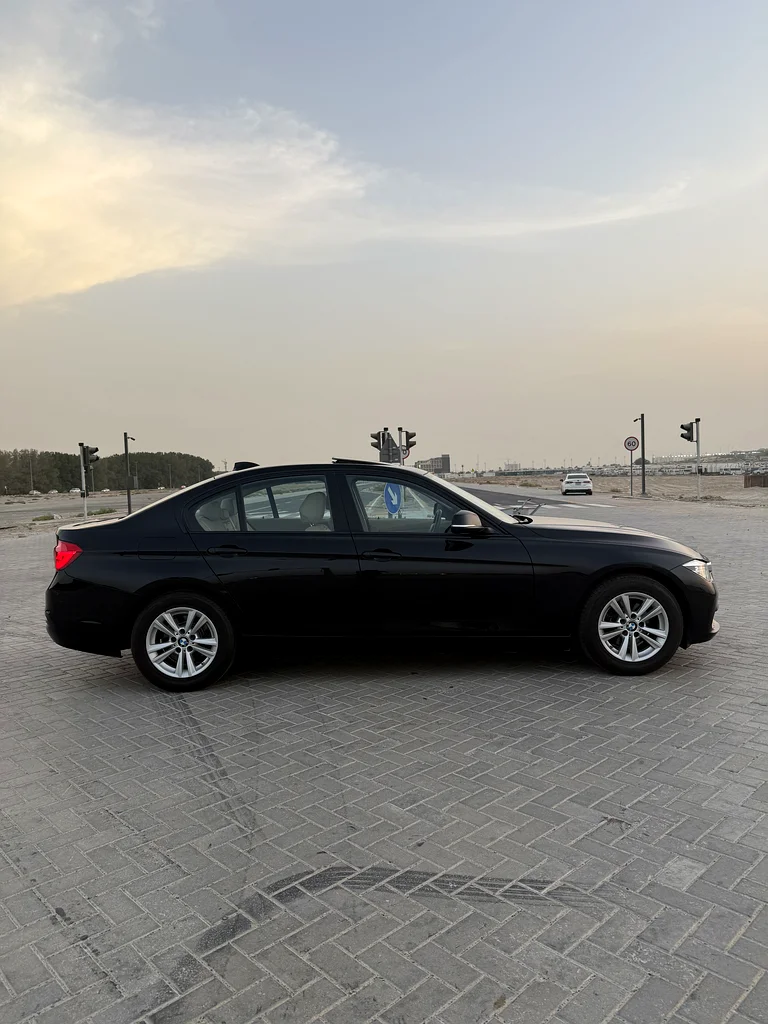 BMW 318i Gcc full option63406273220354113