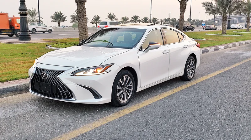 LEXUS ES300H 2021 GCC ORIGINAL PAINTE FULL OPTION WITH SUNROOF LEATHER SITES CROSS CONTROL SYSTEM CL63398647176193113