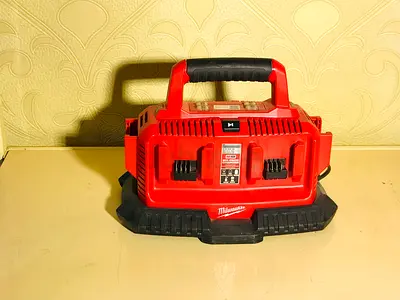 MILWAUKEE M18 CHARGER 6 PACK 220v