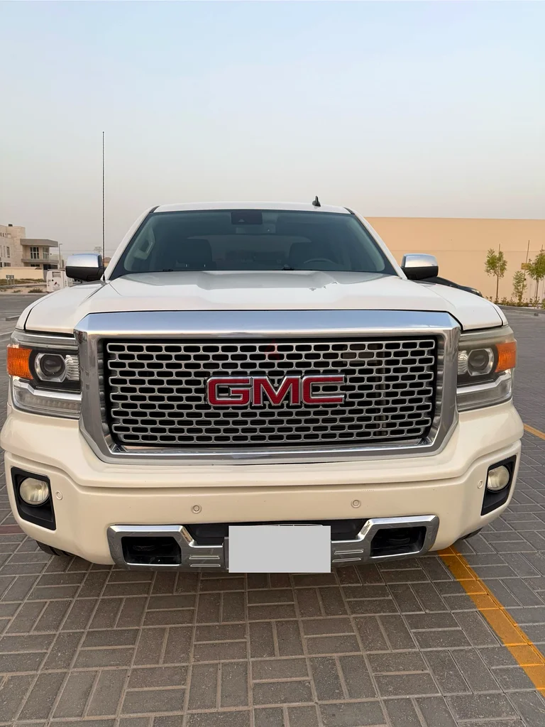 GMC Denali 2015 - Puck Up 6.2 V8 - GCC - First Owner63398504218883111