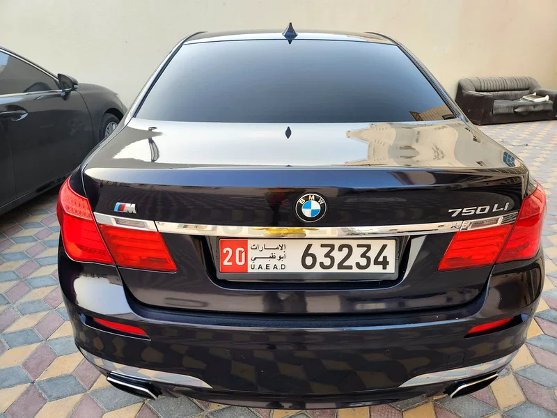 بي إم دبليو 750 لي 2010 في حالة ممتازة. سيارة عائلية مستعملة. بحاجة ماسة للنقد.63410294659842114