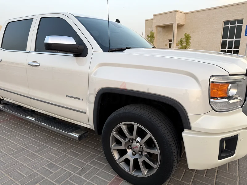 GMC Denali 2015 - Puck Up 6.2 V8 - GCC - First Owner63398504218883112