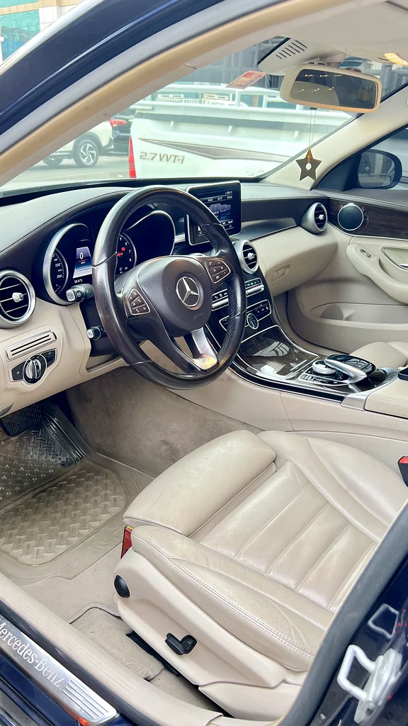 Abu dhabi63399937658371113