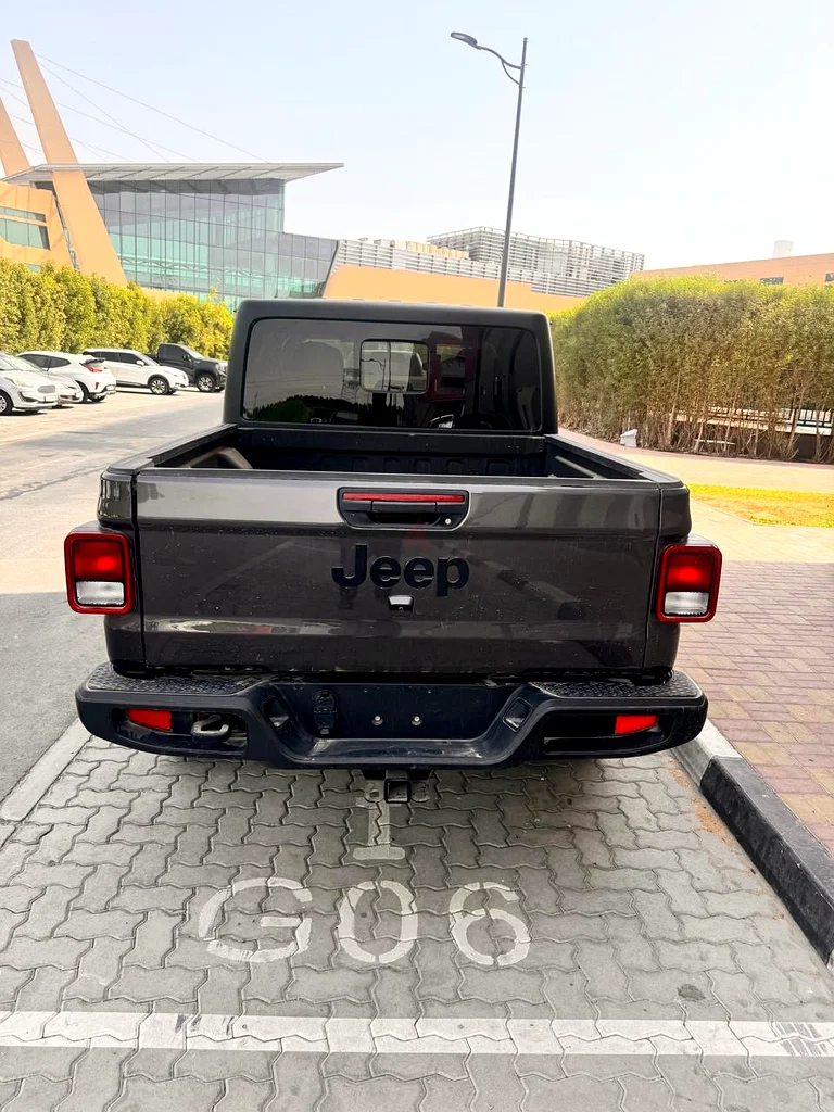 Jeep Gladiator 202363398595811586112