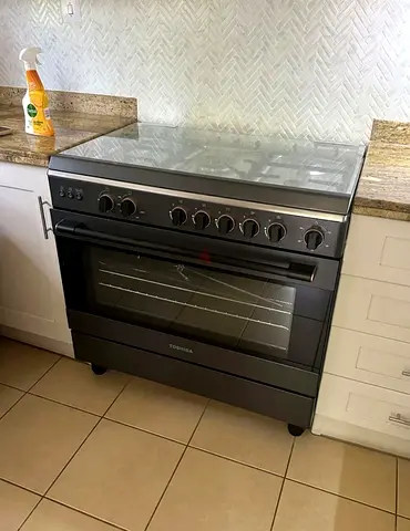 Toshiba latest model full gas cooker 90c60