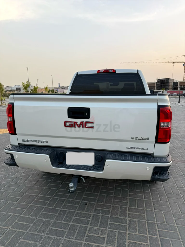 GMC Denali 2015 - Puck Up 6.2 V8 - GCC - First Owner63398504218883113