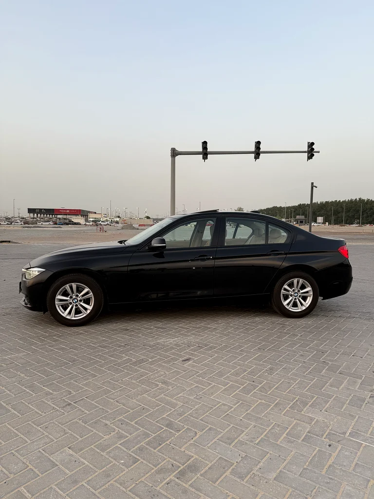 BMW 318i Gcc full option63406273220354114