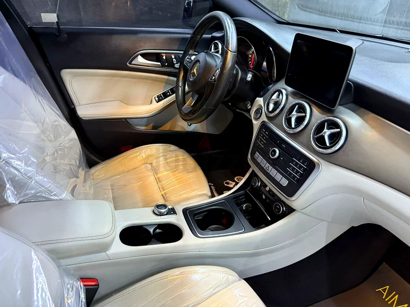 Mercedes Benz CLA 250 panoramic sunroof63402416968194114