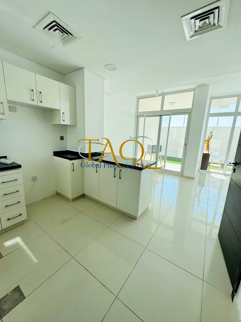 SINGLE ROW | 3 BEDROOM TOWNHOUSE | VACANT ON TRANSFER | GATED COMMUNITY | PARK VIEW |64003832468481111