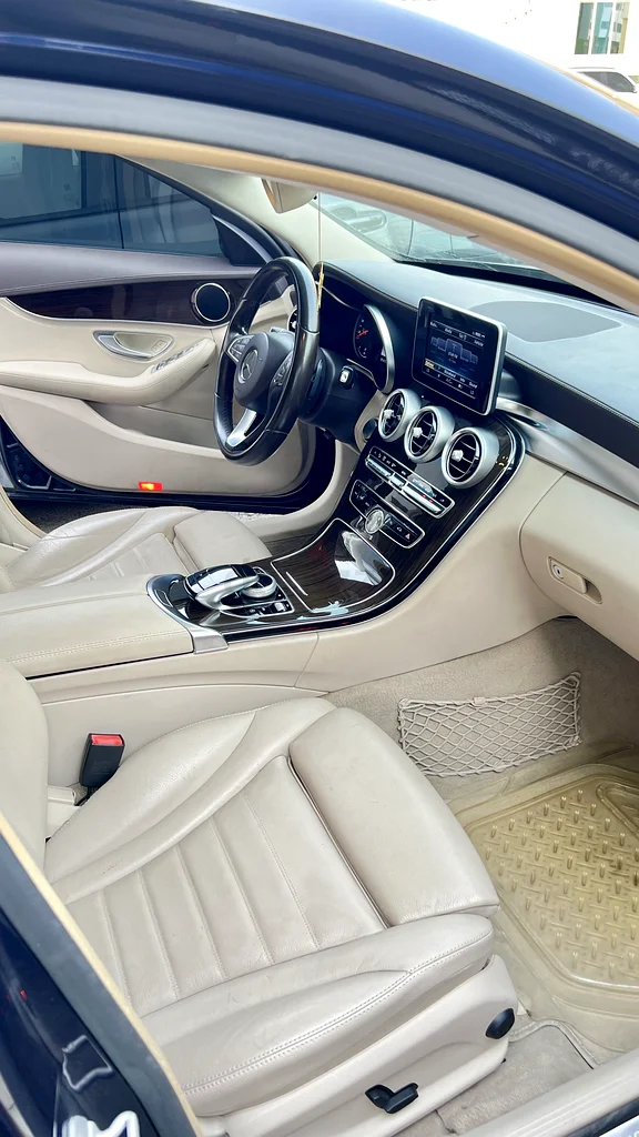 Abu dhabi63399937658371114