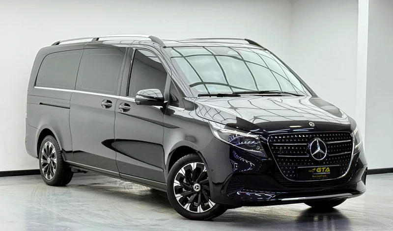 2025 Mercedes Benz V300, 3 Years Warranty + Service Pack, Full MB Service History, Very Low Km, GCC63399921683457112