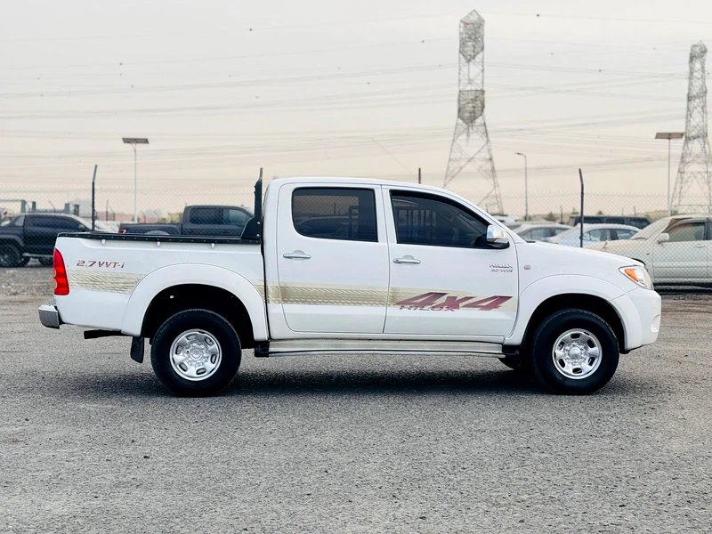 Toyota Hilux // Full option // Full Automatic // 4×4 Drive // Automatic gear // Gcc space // Good co63165694793091113