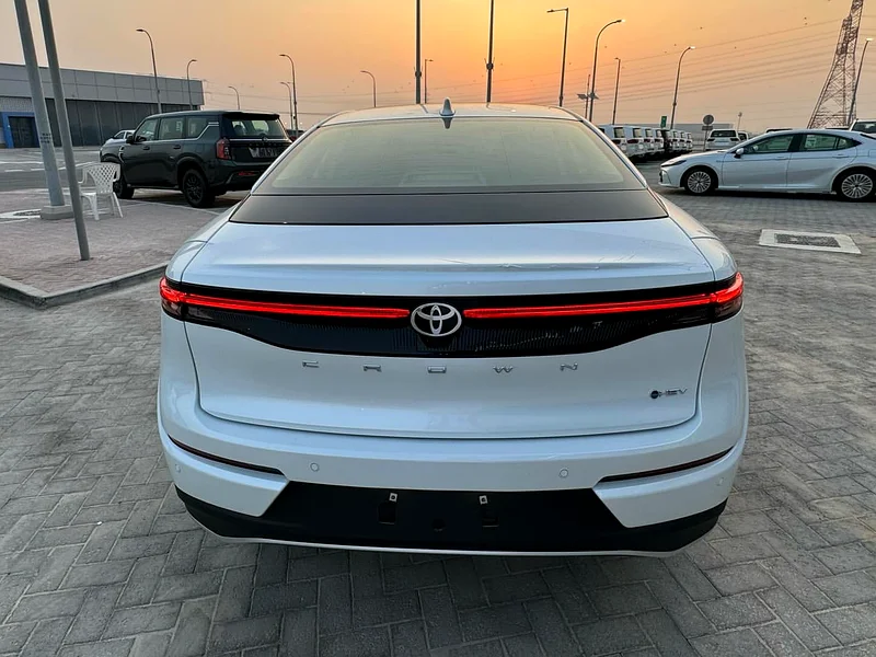 تويوتا كراون 2.5L هايبرد خليجي63402409503105112