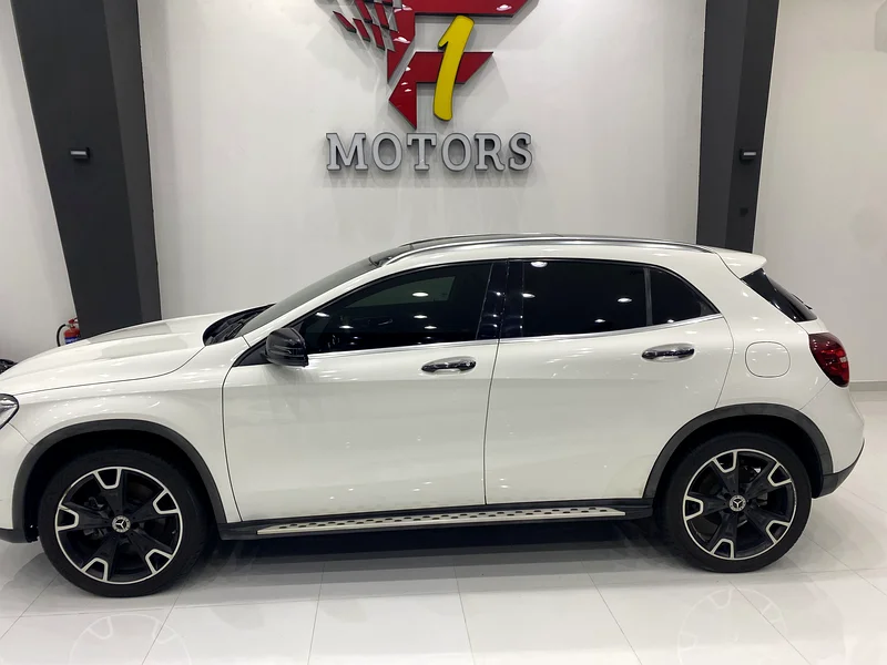 Mercedes GLA 250 4MATIC, fully optional. Panoramic roof. Full steering wheel controls, cruise control, electric seats, electric mirrors.63399919061249111