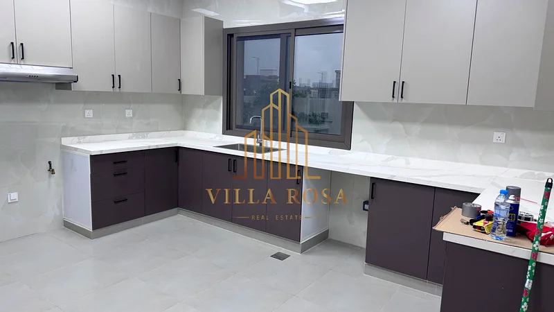 🏡 فرصة استثنائية – فيلا جديدة بالكامل للإيجار في قلب مدينة تلال – الشارقة 🌟63699653473666111