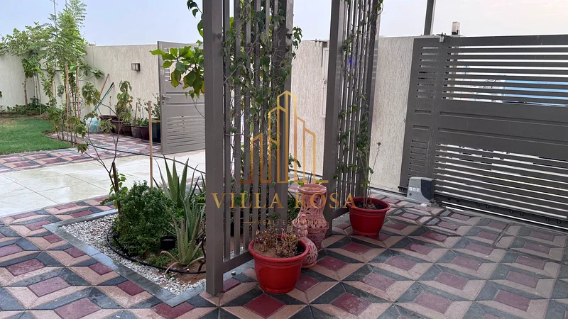🏡 فرصة استثنائية – فيلا جديدة بالكامل للإيجار في قلب مدينة تلال – الشارقة 🌟63699653473666112