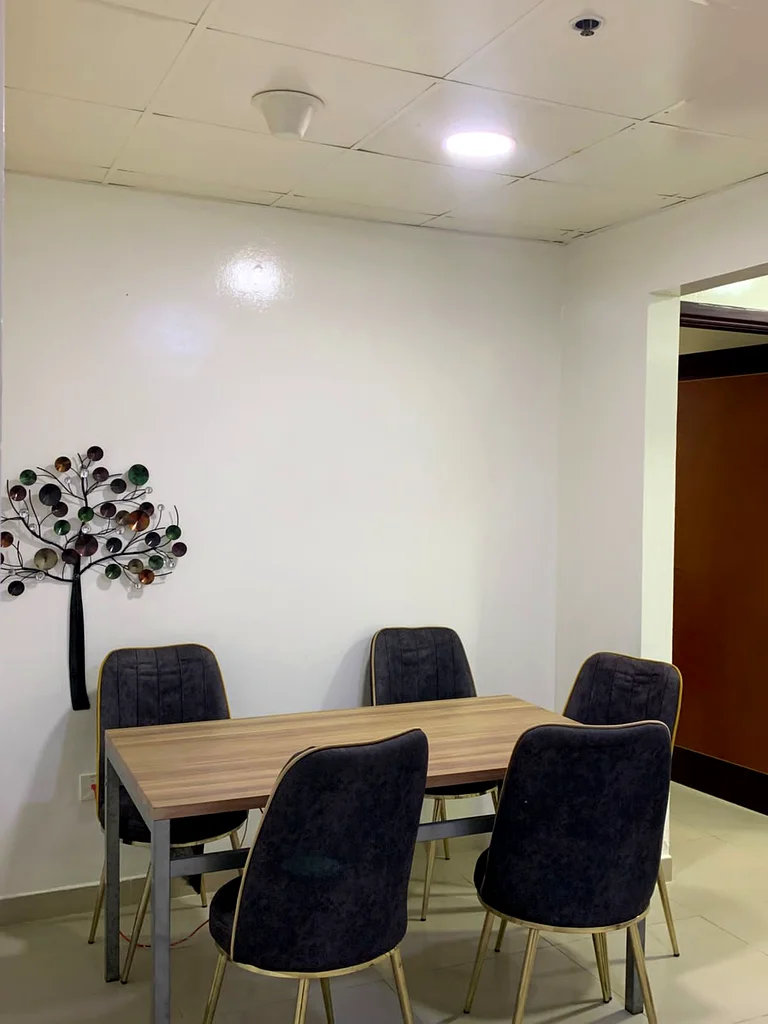 شقة فاخرة للبيع بمساحة 2 غرفة نوم بالإضافة إلى غرفة خادمة63871086829826113