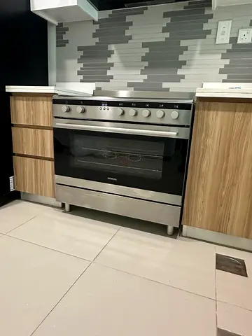 Siemens 90x60cm Electric cooker new model same Like new condition