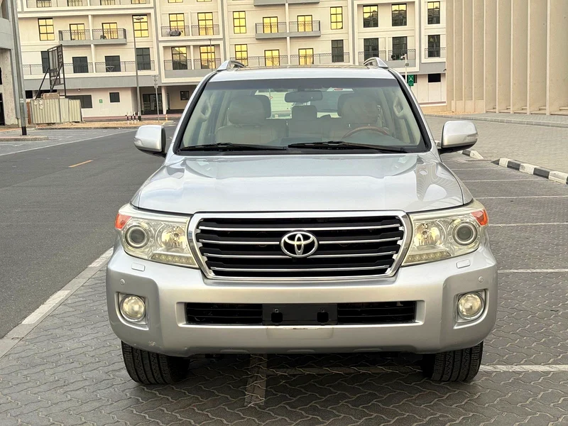 توياوتا لاند كروزر 2014 GXR V8 4.6 لتر، كامل الخيارات، خالية من الحوادث63399950367234111